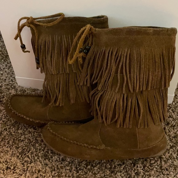 Minnetonka 2 Layer Fringe boot - Picture 1 of 8